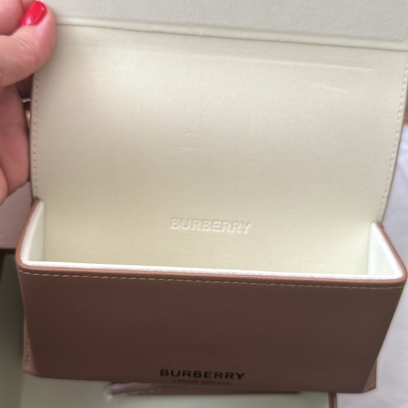 NWT Burberry NEW Vanessa Sunglasses style 0BE4375F Original Box , case , d… - Picture 2 of 8